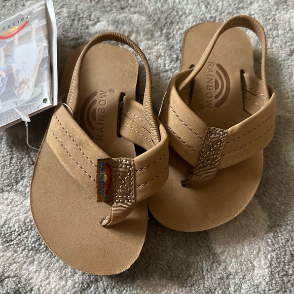 BRAND NEW Toddler Rainbow Sandals with Strap - Picture 4 of 4